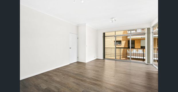 Contemporary First-Floor Apartment in a Prime Beachside Location - Photo 1