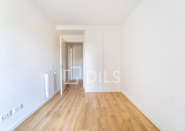 Apartamento T2 no Porto com varanda, garagem e arrumos
