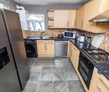 4 bedroom semi-detached house to rent - Photo 5