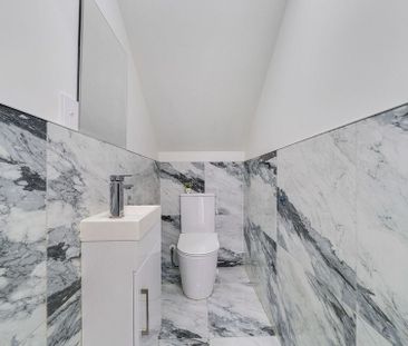 199D Whitney St - Near New- 3 Bedroom Townhouses - Photo 5