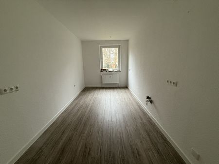 Großzügige, sanierte 2,5-Zimmer-Wohnung mit Loggia in zentraler Lage - Photo 3
