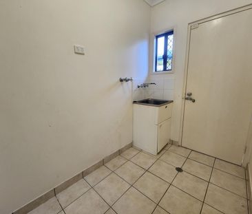 Riverside Bliss: 4-Bedroom Home in Douglas - Photo 2