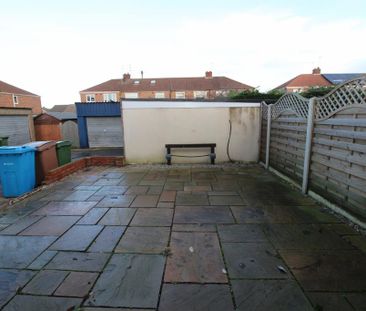 3 bedroom end of terrace house to rent - Photo 2