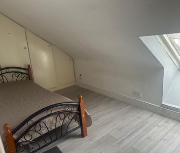 Room in a Shared House, Eastern Avenue, IG4 - Photo 1