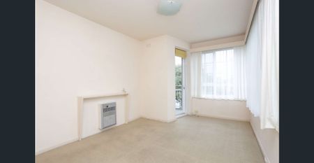 Elevated apartment in the heart of Malvern - Photo 4