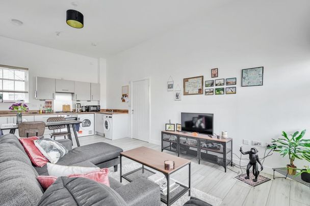 2 bedroom flat to rent - Photo 1