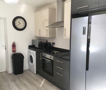 6 bedroom private hall to rent - Photo 2