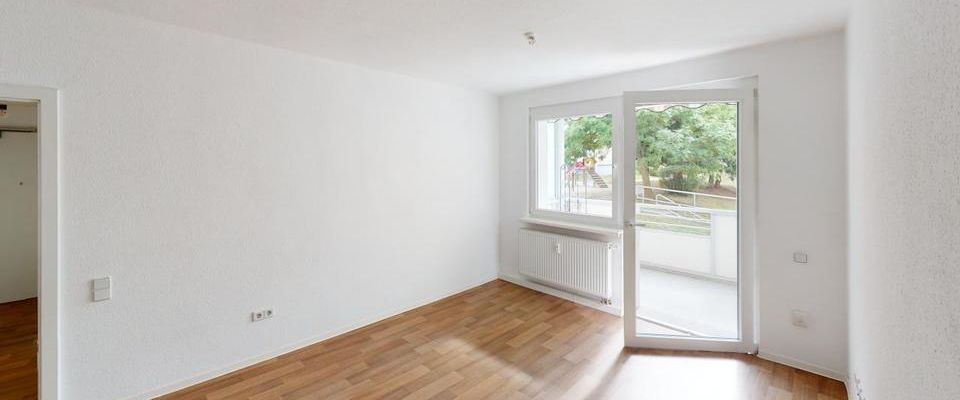 Geräumige 2-Raum-Wohnung mit Balkon, ebenerdig erreichbar - Foto 1
