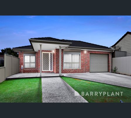 12/11 Monckton Place, Caroline Springs, Vic 3023 - Photo 1