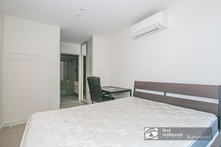 1010W/105 Batman St, 3003, West Melbourne Vic - Photo 5