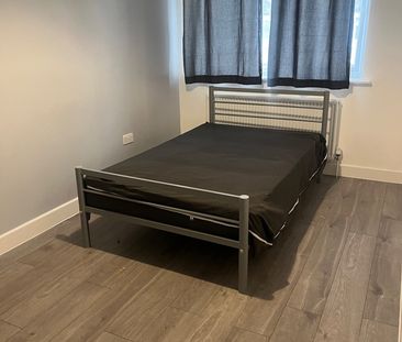 Room in a Shared House, London, E16 - Photo 6