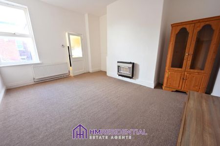 3 bedroom flat to rent - Photo 2