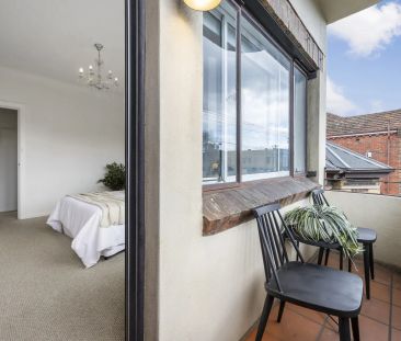 Stylish Art Deco Living – 57sqm Apartment with Garage in a Prime So... - Photo 4