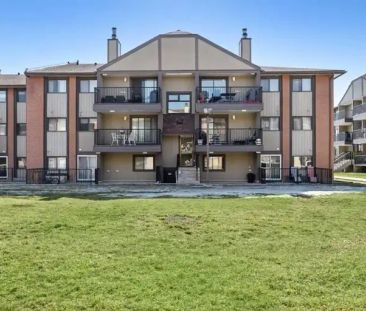 2bed/2 full baths,2 heated parking, one level, Newer appliances, In... - Photo 1