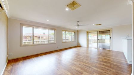 Family home In South Dubbo - Photo 2