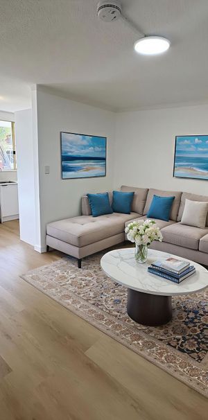 Stylish Newly Renovated 2-Bedroom Apartment - Photo 1