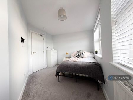 1 bedroom in a house share to rent - Photo 5