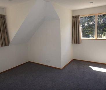 VERY PRIVATE & TIDY – 3 BEDROOM, 2 BATHROOM HOME - Photo 5