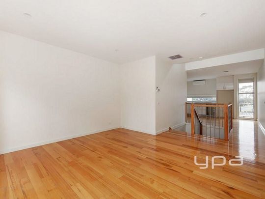 Charming Duplex in Convenient Fawkner Location - Photo 1