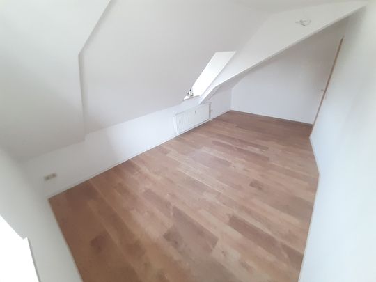 Traumwohnung unter dem Dach, komplett renoviert - Photo 1