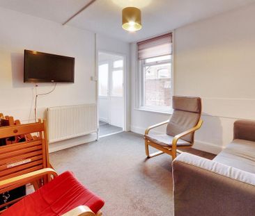 6 bedroom terraced house to rent - Photo 5