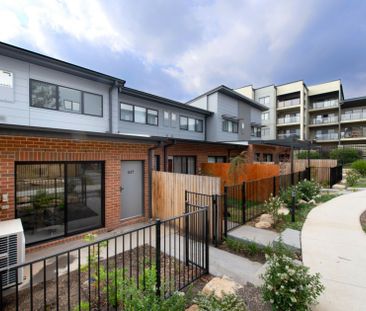 Modern Townhouse - Photo 2
