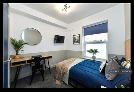 1 bedroom in a house share to rent - Photo 2