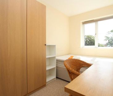 *** STUDENT HOUSE *** 7 Bedroom student property, 10 min walk to Un... - Photo 1