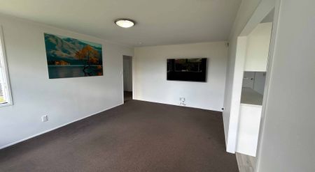 Sunny Family Home in Great location - Photo 5