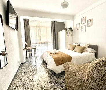 Calle Salitre, Málaga, Andalusia 29002 - Photo 6