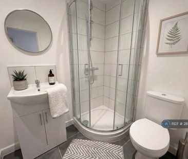 1 bedroom in a house share to rent - Photo 6