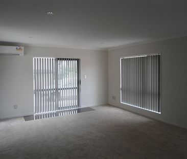 MODERN, SUNNY & SPACIOUS 3 BEDROOMS HOUSE - Photo 3