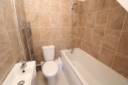 3 bedroom end of terrace house to rent - Photo 4