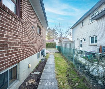 Semi-Detached Home For Lease | C8129858 - Photo 2