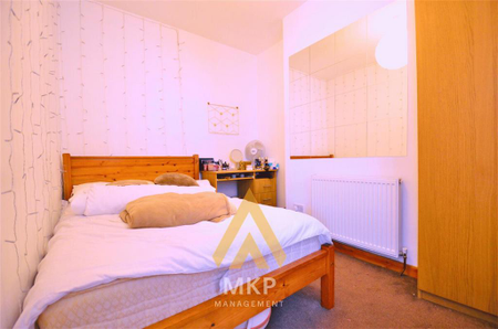 4 bedroom terraced house to rent - Photo 4
