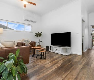Beautifully Renovated 3-Bedroom Home with Oversized Backyard & A/C - Photo 3