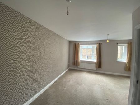 Victoria Court, Longwood, Huddersfield, HD3 4UB - Photo 2