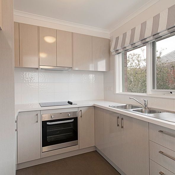 Ideal apartment in quiet block - Photo 1