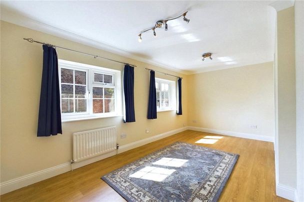 4 bedroom detached house to rent - Photo 1