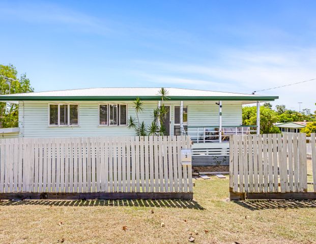Charming West Rockhampton Home with Endless Potential - Photo 1