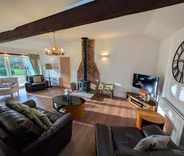 2 bedroom barn conversion to rent - Photo 2