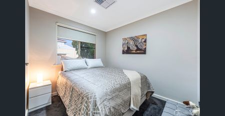 Pool, side access & room for everyone - Photo 5