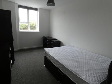 1 bedroom in a flat share to rent - Photo 5