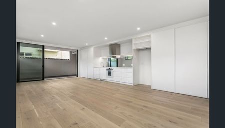 Executive living in city fringe location - Photo 3