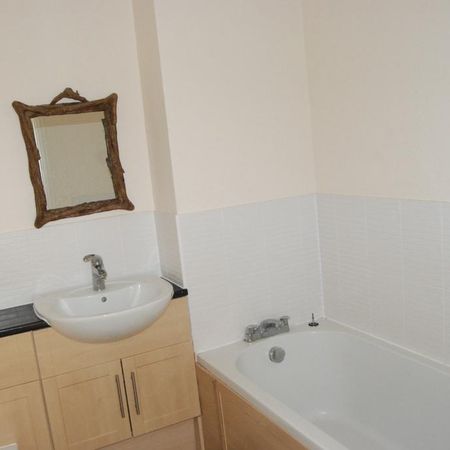 2 bedroom semi-detached house to rent - Photo 3