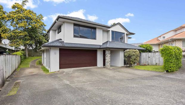 Spacious 4-Bedroom Home in Prime Mount Eden Lo... - Photo 1
