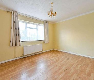 Beechwood Road, Knaphill, GU21 - Photo 2