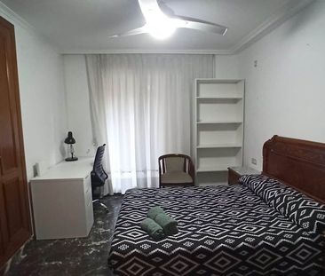 Carrer de Fontanars dels Alforins, Valencia, Valencian Community 46007 - Photo 1