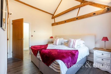 Witton, Manor Farm Barns - Photo 4