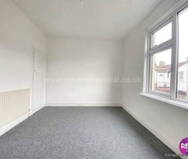 2 bedroom property to rent in Southend On Sea - Photo 4